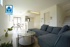 家族が集まる開放的なリビング。思い思いの時間を過ごしたり食事をしたり、素敵な団らんの場になりますね＾＾