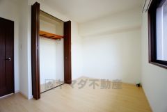 住む人のこだわりを活かす洋室＾＾広めのクローゼットもあり荷物もすっきり片付けられ、ゆとりのある暮らしが出来ます＾＾