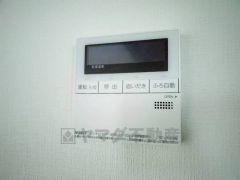 キッチン横からボタンひとつで操作が楽々。