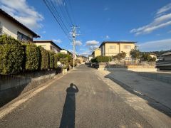 現地（2026年1月30日）撮影。住人以外の車の進入も少なく、小さなお子様を持つご家庭にも安心です。落ち着いた住宅地内で快適な生活を実現してみませんか。