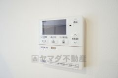 キッチン横からボタンひとつで操作が楽々。