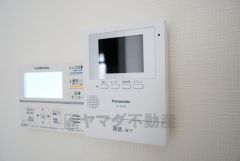 防犯性、セキュリティ対策に安心できるテレビモニター付きインターフォンです。セールスマン対策にもなり安心できます。