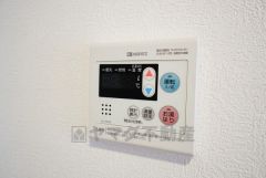 キッチン横からボタンひとつで操作が楽々。
