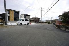 住人以外の車の進入も少なく、小さなお子様を持つご家庭にも安心です。