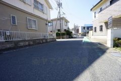 大型車の通行が少なく、騒音や振動が少ないので静かで快適な生活を送れます。