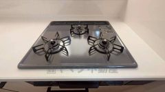 複数の調理を一度に行うことができる3口コンロ。効率よくお料理が出来ます。毎日のお料理も楽しくなりますね＾＾