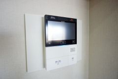 防犯性、セキュリティ対策に安心できるテレビモニター付きインターフォンです。セールスマン対策にもなり安心できます。