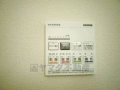 雨の日の洗濯も安心できる浴室暖房乾燥機付き浴室。リモコンで操作もボタン1つで簡単。