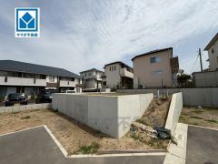 現地（2026年4月6日）撮影。八田小学校徒歩7分。スーパー・コンビニ・ドラッグストアも徒歩10分圏内に揃っています＾＾快適でゆとりのある生活空間で新生活を始めましょう^^