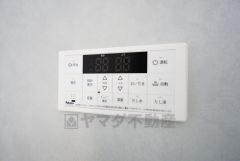 湯量・湯温の設定、そして保温までワンタッチのフルオートバス。便利な追い炊き機能付きです。