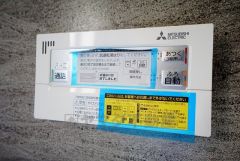 湯量・湯温の設定、そして保温までワンタッチのフルオートバス。便利な追い炊き機能付きです。
