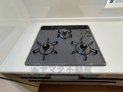 複数の調理を一度に行うことができる3口コンロ。効率よくお料理が出来ます。毎日のお料理も楽しくなりますね＾＾