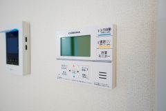 キッチン横からボタンひとつで操作が楽々。