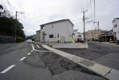 前面道路は5.1ｍ。駐車もスムーズにできます＾＾