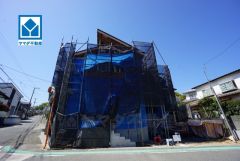 現地（2026年4月8日）撮影。若宮小学校徒歩4分＾＾スーパーやコンビニなども近く周辺環境充実。快適でゆとりのある生活空間で新生活を始めましょう^^スーパーやコンビニなども近く周辺環境充実＾＾