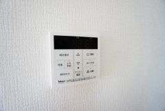 おいだき機能つきなのでお風呂に入る時間が異なるご家庭には嬉しいですね。ボタン一つで快適で便利な生活が＾＾