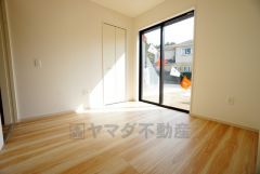 あると嬉しい1階の一部屋。お子様のお昼寝スペースや客間、お友達やご親戚のお泊り部屋としても使えます。