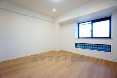 住む人のこだわりを活かす洋室。日当たりがよく、寝室としての利用もおすすめ。広めのクローゼットには荷物をすっきり片付けられ、ゆとりのある暮らしが出来ます＾＾