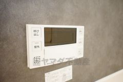 湯量・湯温の設定、そして保温までワンタッチのフルオートバス。便利な追い炊き機能付きです。