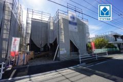 現地（2026年10月15日）撮影。インナーバルコニー2箇所完備。多少の雨でも洗濯物を守ってくれ、家事を助けてくれること間違いなし。眩しすぎる日差しも和らげます。