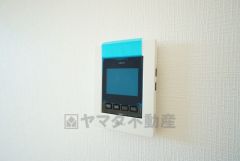 防犯性、セキュリティ対策に安心できるテレビモニター付きインターフォンです。セールスマン対策にもなり安心できます。