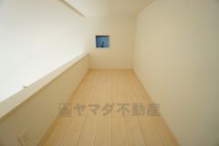 同仕様写真。ロフト付き。各居室に入りきれなかった荷物や、2階で使用する日用品のストック置き場に便利です。