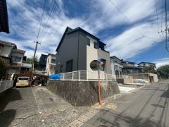 大型車の通行が少なく、騒音や振動が少ないので静かで快適な生活を送れます。落ち着いた住宅地内で快適な生活を実現してみませんか＾＾