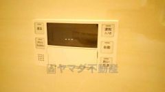 湯量・湯温の設定、そして保温までワンタッチのフルオートバス。便利な追い炊き機能付きです。