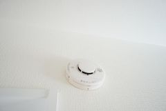 火災発生をいち早く知らせてくれる火災報知器は標準装備です。