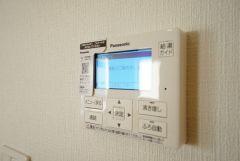 おいだき機能つきなのでお風呂に入る時間が異なるご家庭には嬉しいですね。ボタン一つで快適で便利な生活が＾＾