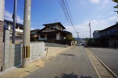 現地（2026年3月）撮影。大型車の通行が少なく、騒音や振動が少ないので静かで快適な生活を送れます。