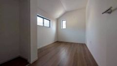 2面採光を確保した明るい室内は、風通しも良く、大変居心地の良い空間となっております。爽やかな風を感じて起きる朝は、快適生活の始まりに。