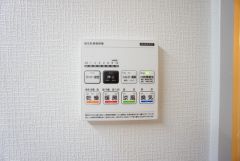 浴室暖房乾燥機付き＾＾梅雨の時期や花粉、PM2.5が酷いときなどの洗濯を干すのに重宝しそうですね＾＾