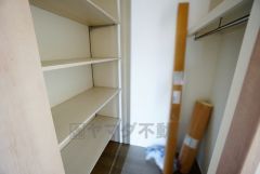 靴といっしょにコートも脱げるファミリークローク。ホコリや汚れを家の中に持ち込むことがなく衛生的です＾＾