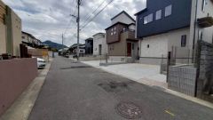 住人以外の車の進入も少なく、小さなお子様を持つご家庭にも安心です。