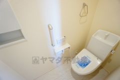 ウォシュレット、暖房便座、節電・節水機能など、使い勝手のよい高機能トイレです。