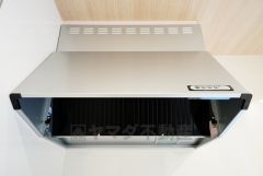 お手入れが簡単なスリム型レンジフードです。調理により発生する油煙や臭いを吸い込み、屋外へ排気してくれます。