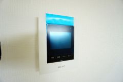 防犯性、セキュリティ対策に安心できるテレビモニター付きインターフォンです。セールスマン対策にもなり安心できます。