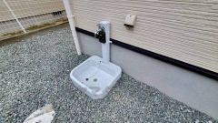 お車の洗車や外壁のお掃除をする際に便利な外水栓。