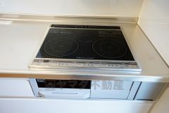 IHクッキングヒーターは火を使わないため、火災の発生リスクを抑えることが出来ます。汚れてもサッとふけてお掃除らくらく＾＾