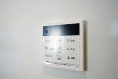 キッチン横からボタンひとつで操作が楽々。