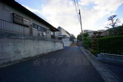 住人以外の車の進入も少なく、小さなお子様を持つご家庭にも安心です。