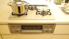 複数の調理を一度に行うことができる3口コンロ。効率よくお料理が出来ます。毎日のお料理も楽しくなりますね＾＾
