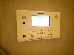 湯量・湯温の設定、そして保温までワンタッチのフルオートバス。便利な追い炊き機能付きです。