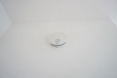 火災報知器が設置されていることで、火災の発生をいち早く感知し、就寝中や留守中でも素早く危険を知らせてくれるため、家族の安全を確保し被害を最小限に抑えられます。