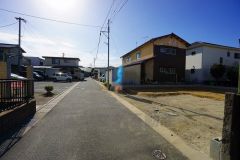 現地（2026年1月15日）撮影。住人以外の車の進入も少なく、小さなお子様を持つご家庭にも安心です。落ち着いた住宅地内で快適な生活を実現してみませんか。