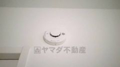 火災発生をいち早く知らせてくれる火災報知器は標準装備です。