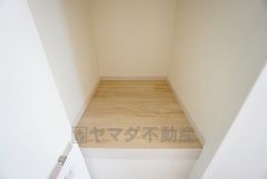 よく使う家電や日用品、備品などの収納に便利です。