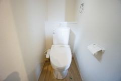 同仕様写真。1階2階の2ヶ所にトイレがありますので、忙しい朝にも家族に気を使わず、ゆとりが生まれますね＾＾