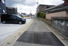 住人以外の車の進入も少なく、小さなお子様を持つご家庭にも安心です。
